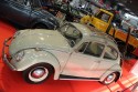 VW Garbus z bagażnikiem na narty