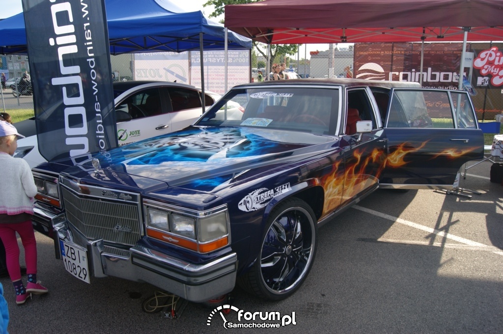 Cadillac Brougham, 2
