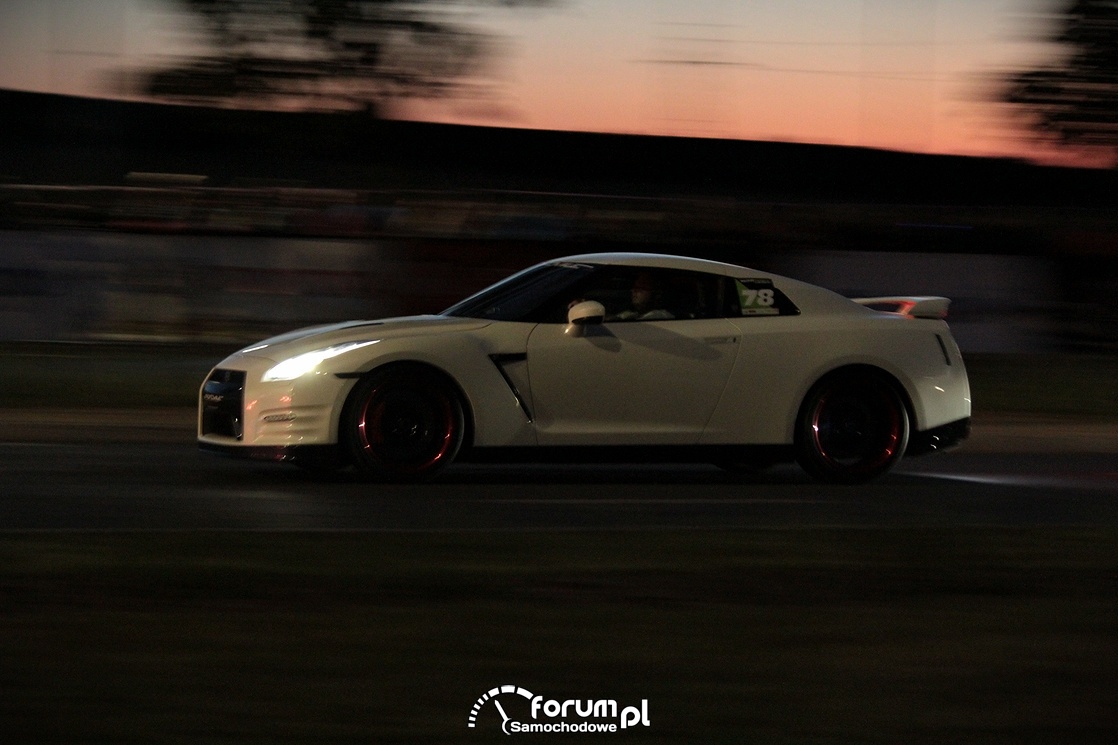Nissan GTR, bok, nocne wyścigi