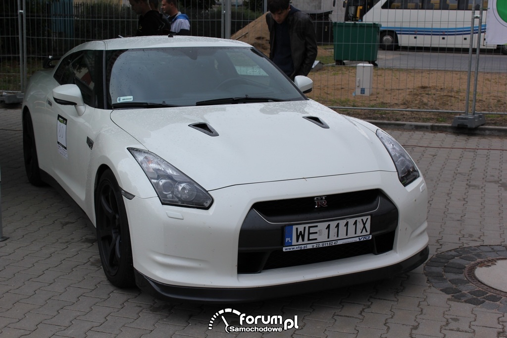 Nissan GTR, biały