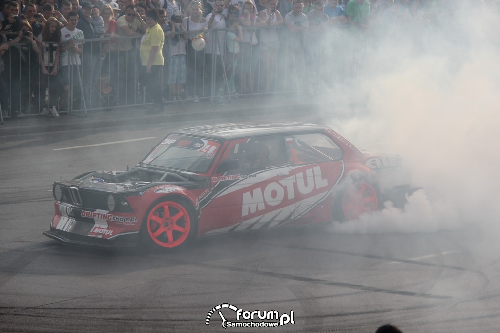 BMW E21 - Rekin, drift, palenie gumy