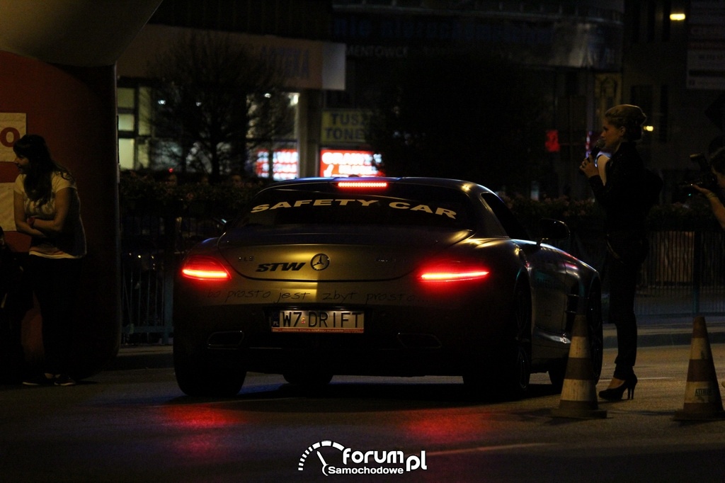 Mercedes-Benz SLS AMG, tył, nocne wyścigi