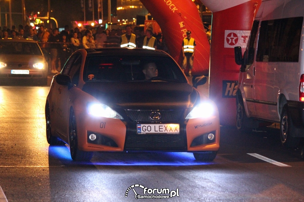 Lexus IS-F w nocy
