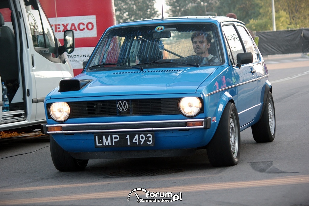 Pełne skupienie przed wyścigiem, VW Golf I