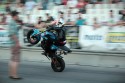 Stunt motocyklowy, jazda na gumie, Piotruś