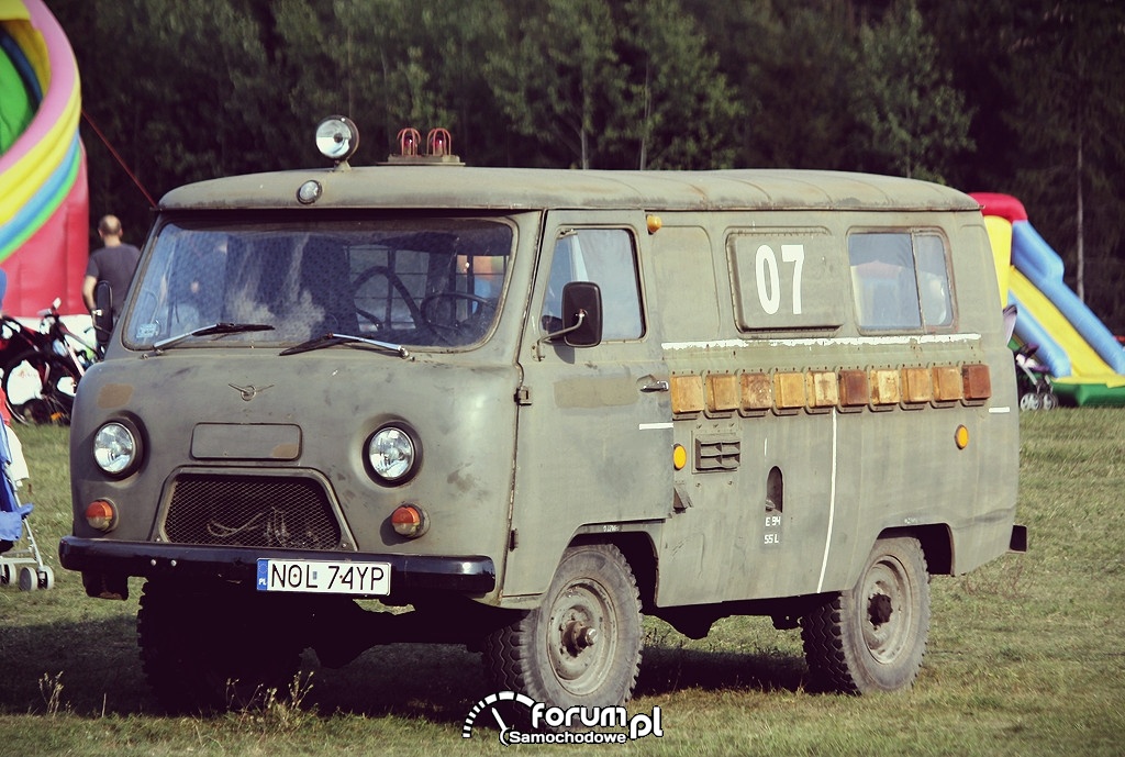 UAZ 452