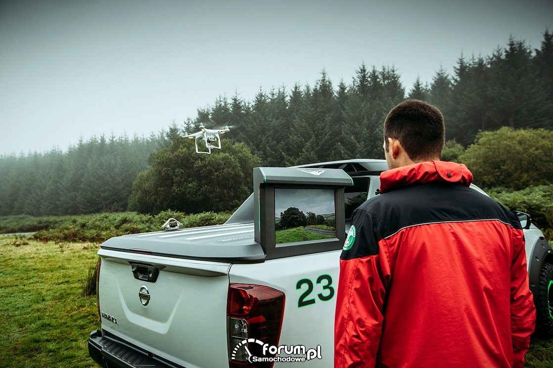 Nissan Navara EnGuard Concept pick-up z dronem i monitorem