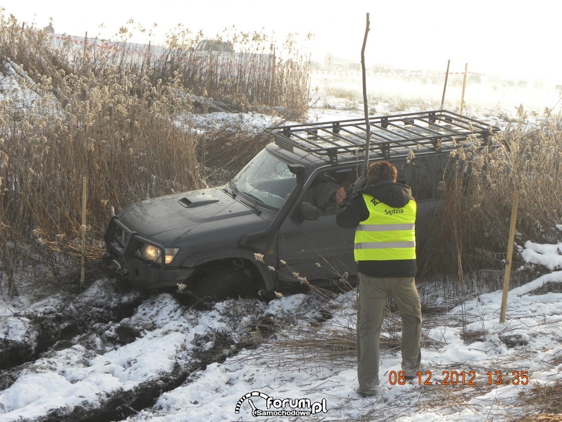 Nissan Patrol, błoto i Sędzia