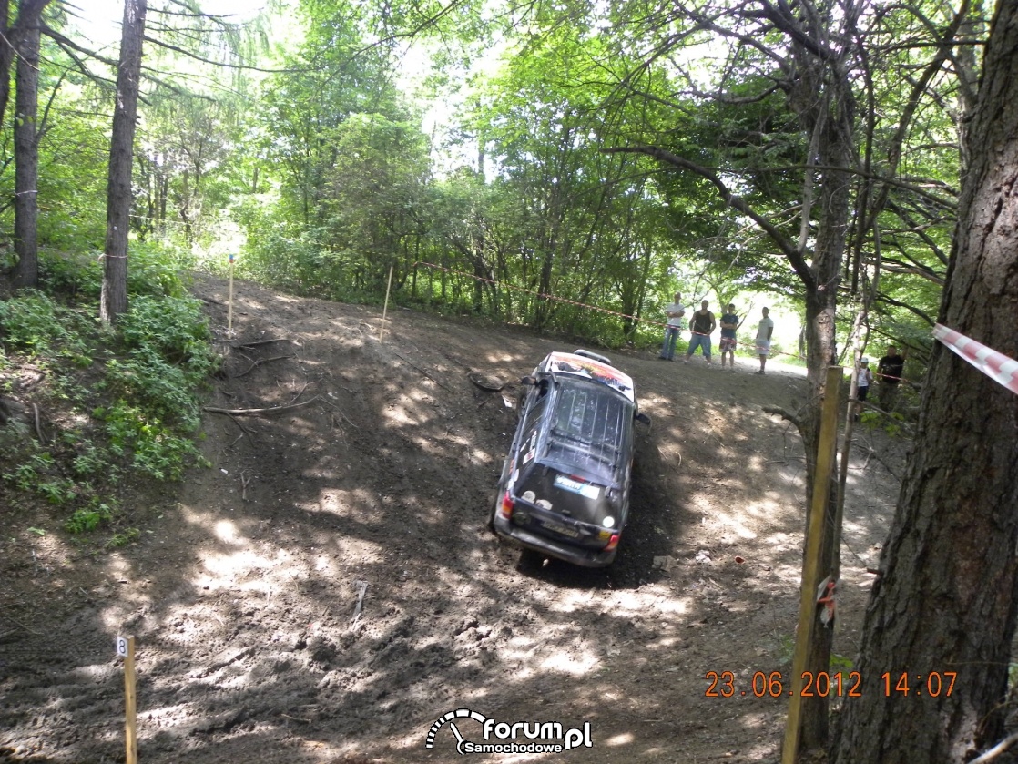 Pod górę wytyczoną trasą, Jeep