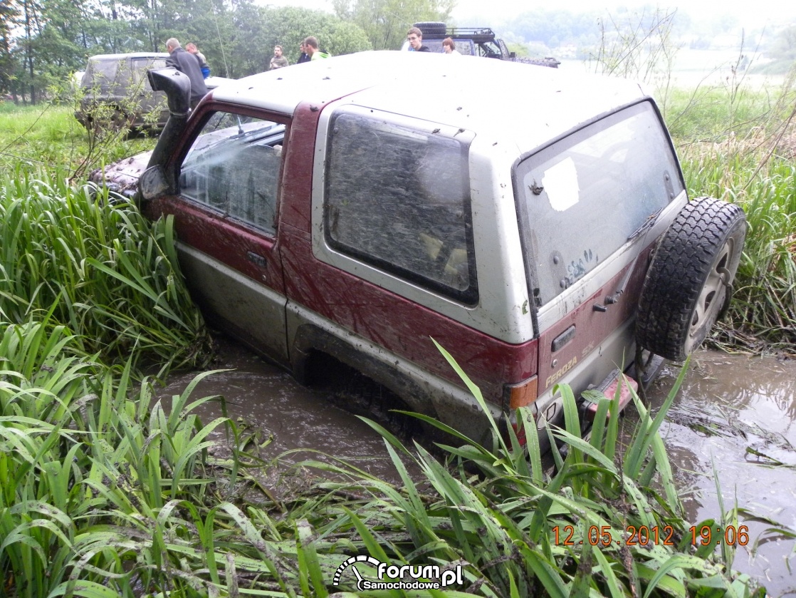 Przeprawa przez błoto Daihatsu Feroza SX