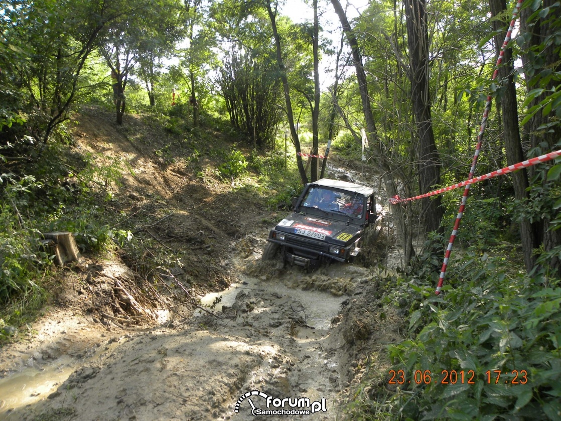 Przeprawa przez błoto, Suzuki Samurai
