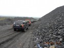 Samochody terenowe w kopalni odkrywkowej kamienia