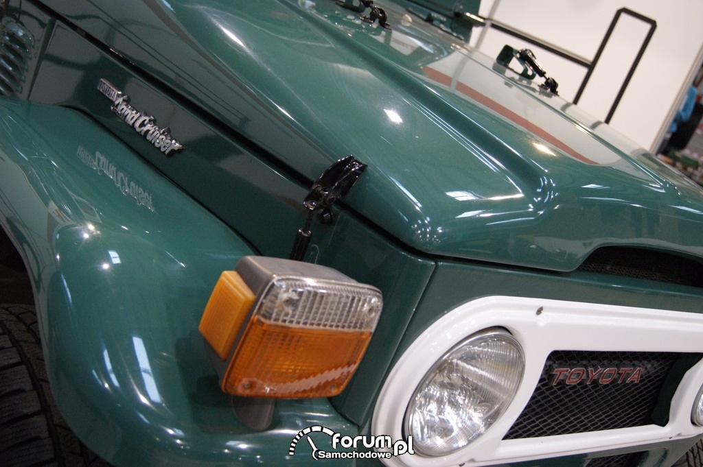 Toyota Land Cruiser J40, przód
