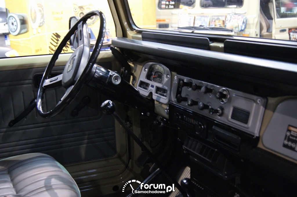 Toyota Land Cruiser seria J40, wnętrze