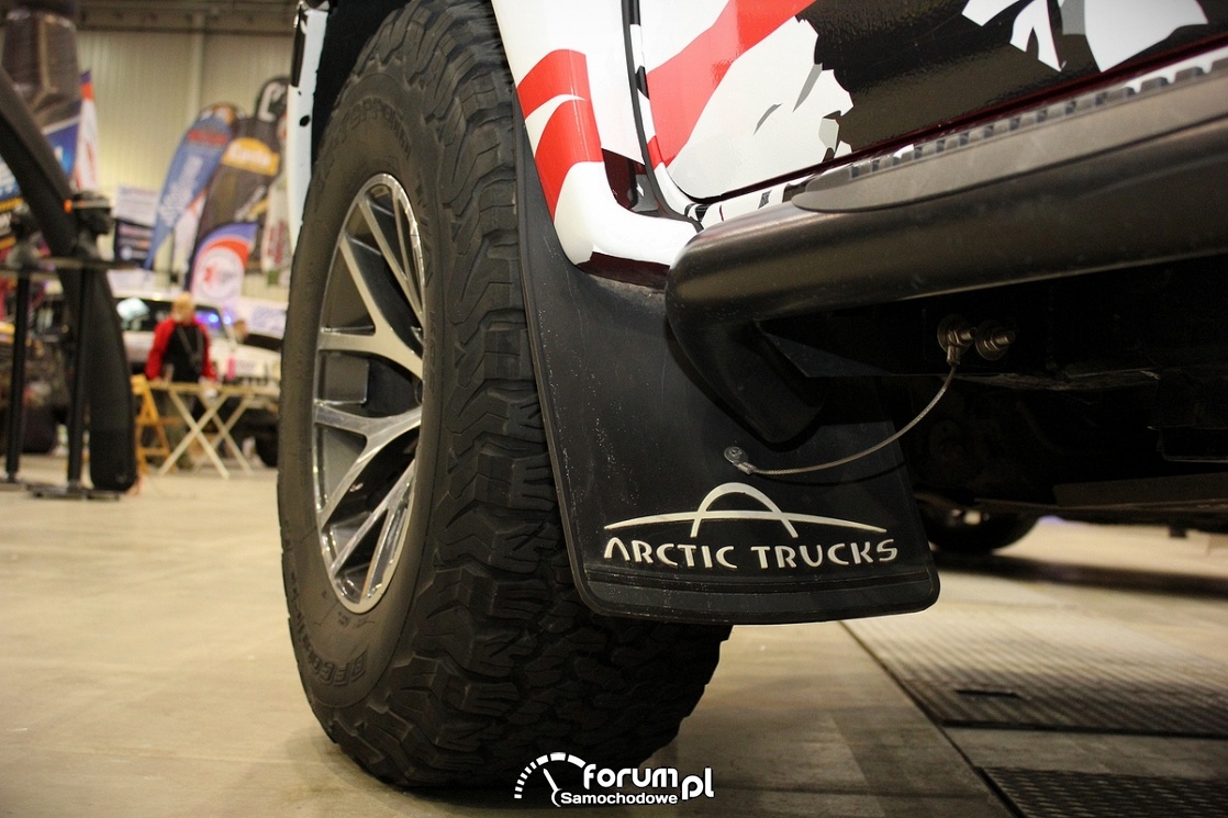 Koła i chlapacze, Toyota Hilux Arctic Truck, 2017