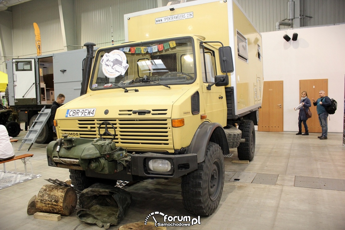Mercedes Unimog 1300L, przód