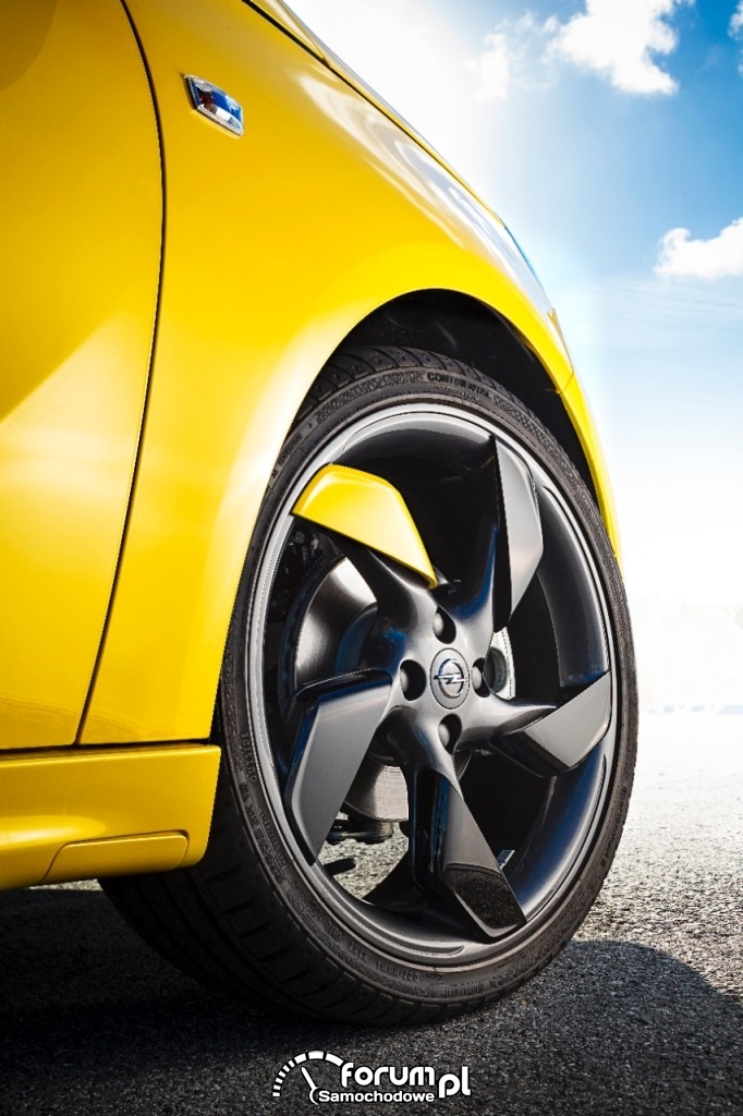 Opel ADAM SLAM z 18'' kołami Twister
