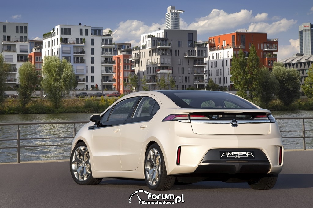 Opel Ampera z tyłu