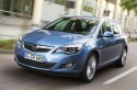 Opel Astra SportsTourer z przodu