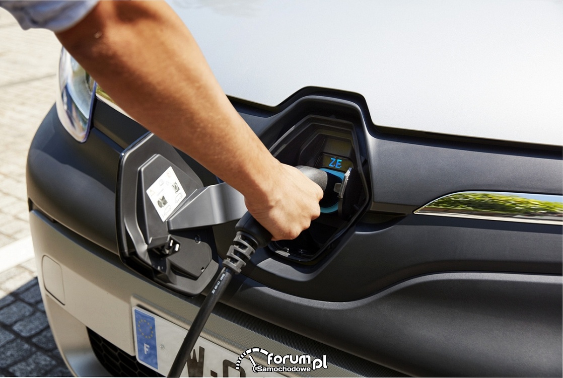 Renault Kangoo ZE, elektryczny samochód dostawczy, gniazdko ładowania