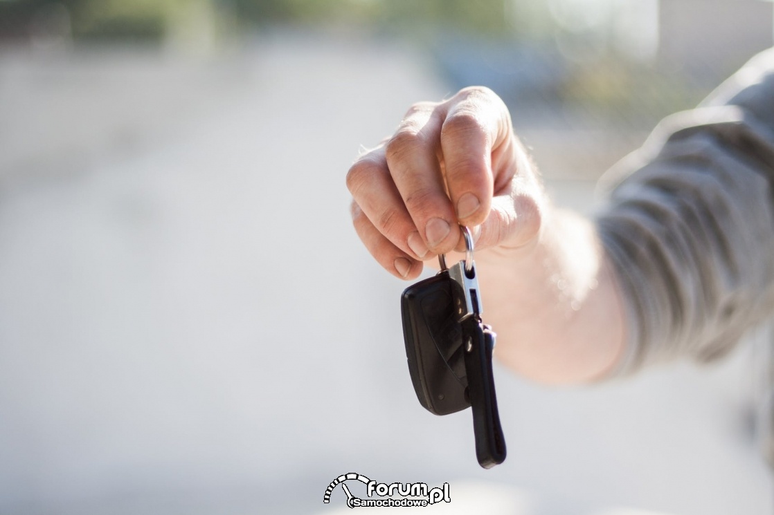 Kredyt samochodowy, pożyczka czy leasing? Jak sfinansować zakup auta