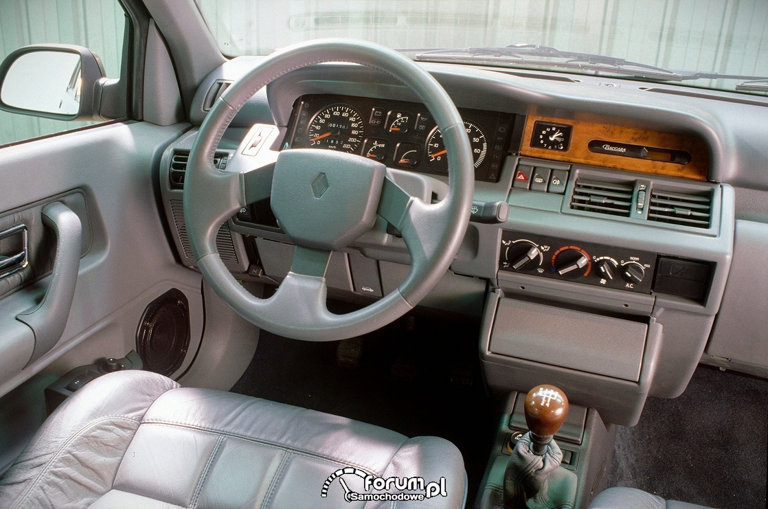 Renault Clio 1, wnętrze, deska rozdzielcza
