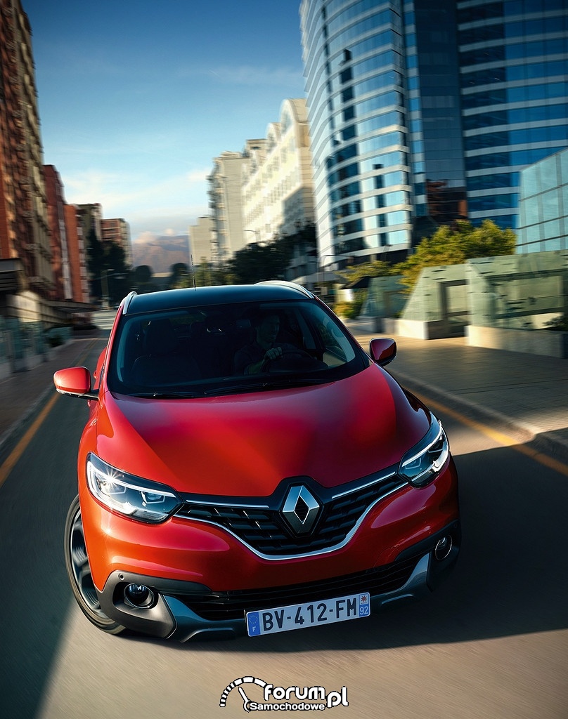 Renault Kadjar, przód w słońcu