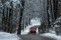 Zima, jazda przez las, Renault Austral