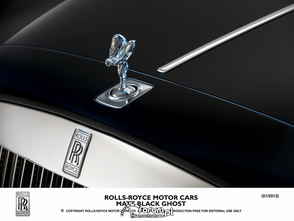 Rolls-Royce Ghost, kolor czarny mat, logo na masce