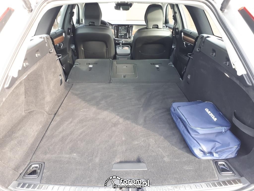Volvo V90, bagażnik z rozłożonymi siedzeniami