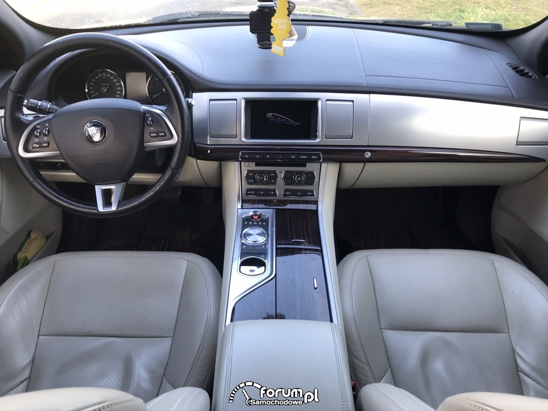 Jaguar XF Sportbrake, wnętrze