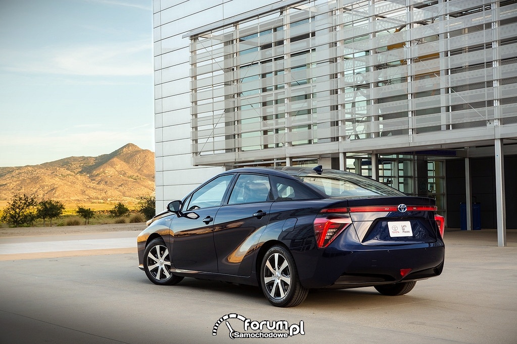 Toyota Mirai, tył