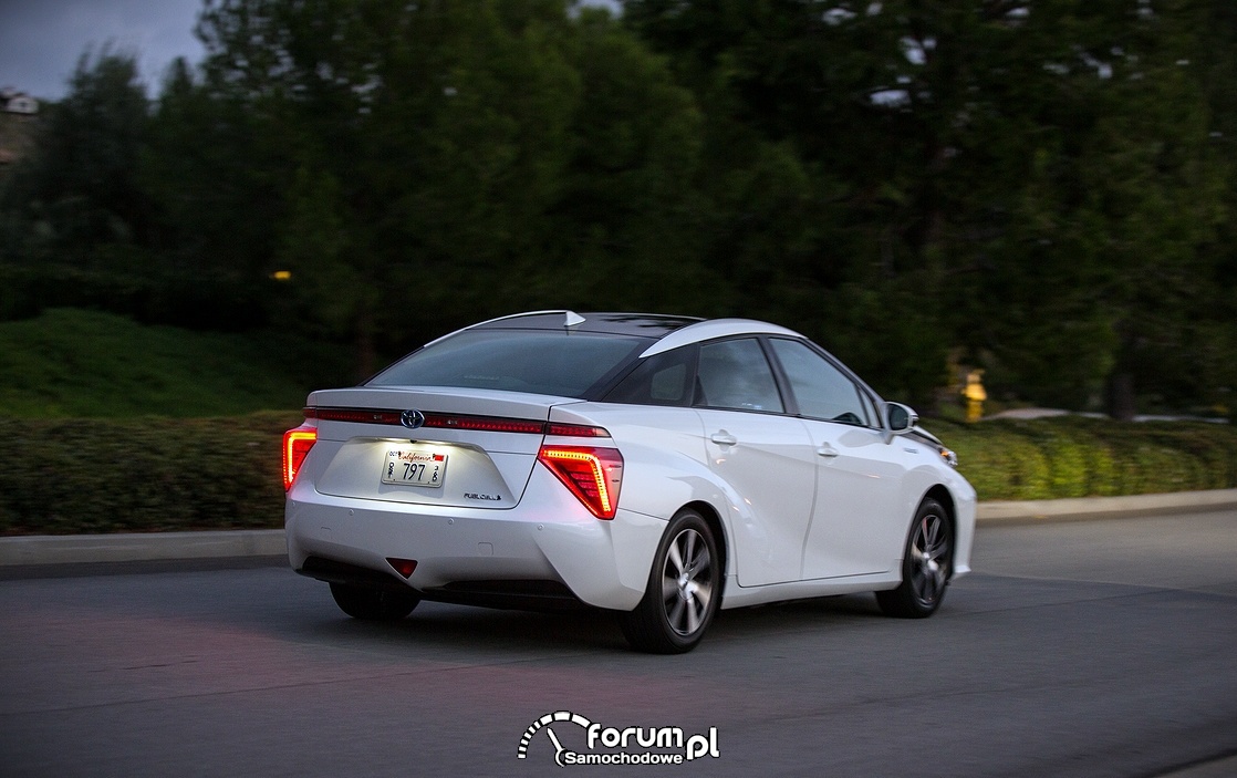 Toyota Mirai, tył
