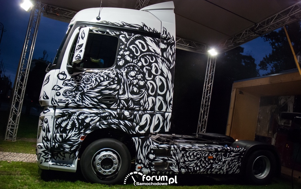 Nowy Actros a’la Swanski, aerografia