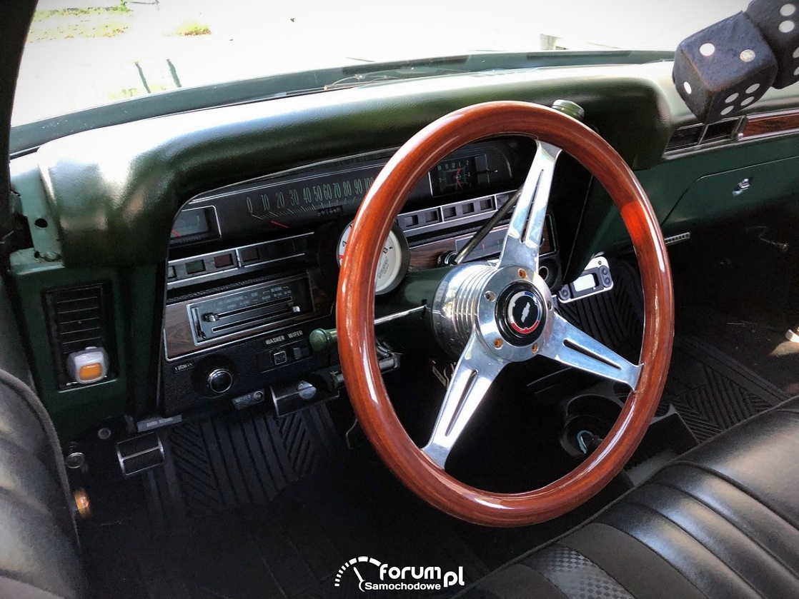 Chevrolet Impala 350, wnętrze, drewniana kierownica