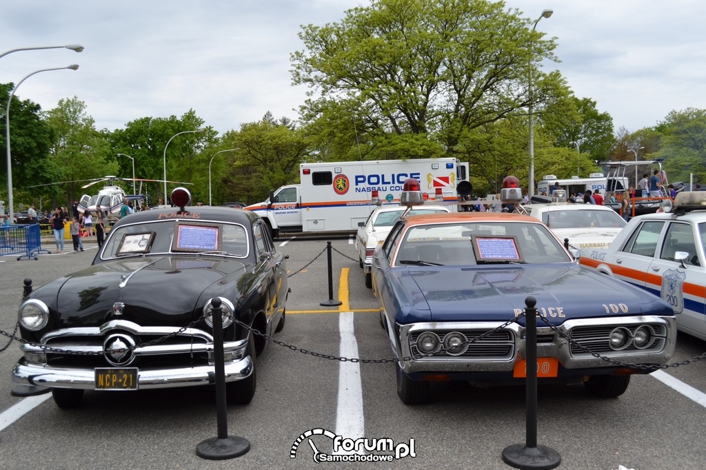 Ford Custom Coupe - 1950 rok i Plymouth Fury - 1972 rok