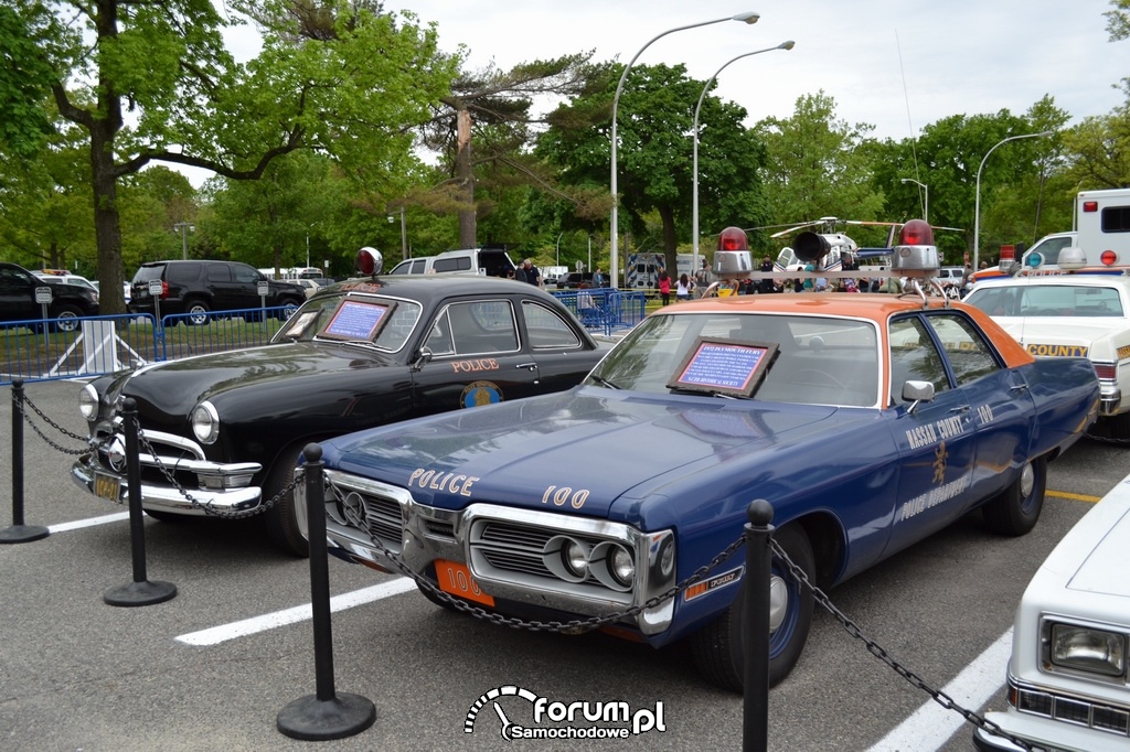 Ford Custom Coupe - 1950 rok i Plymouth Fury - 1972 rok, samochody policyjne