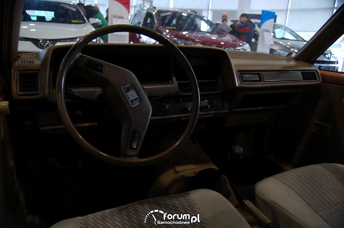 Toyota Corolla 1981 rok, wnętrze