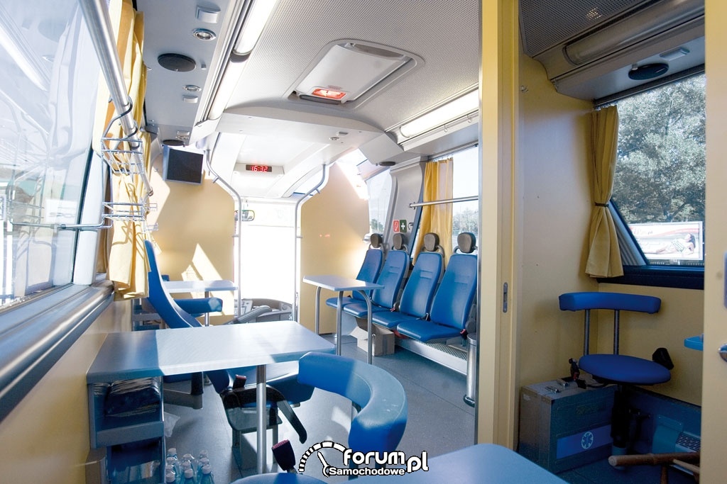 Wnętrze ambulansu do pobierania krwi, Solaris, Autobus specjalny
