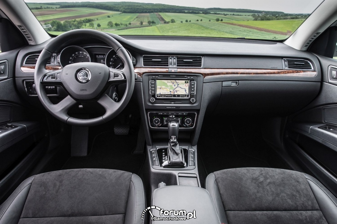 Skoda Superb, wnętrze, 2014