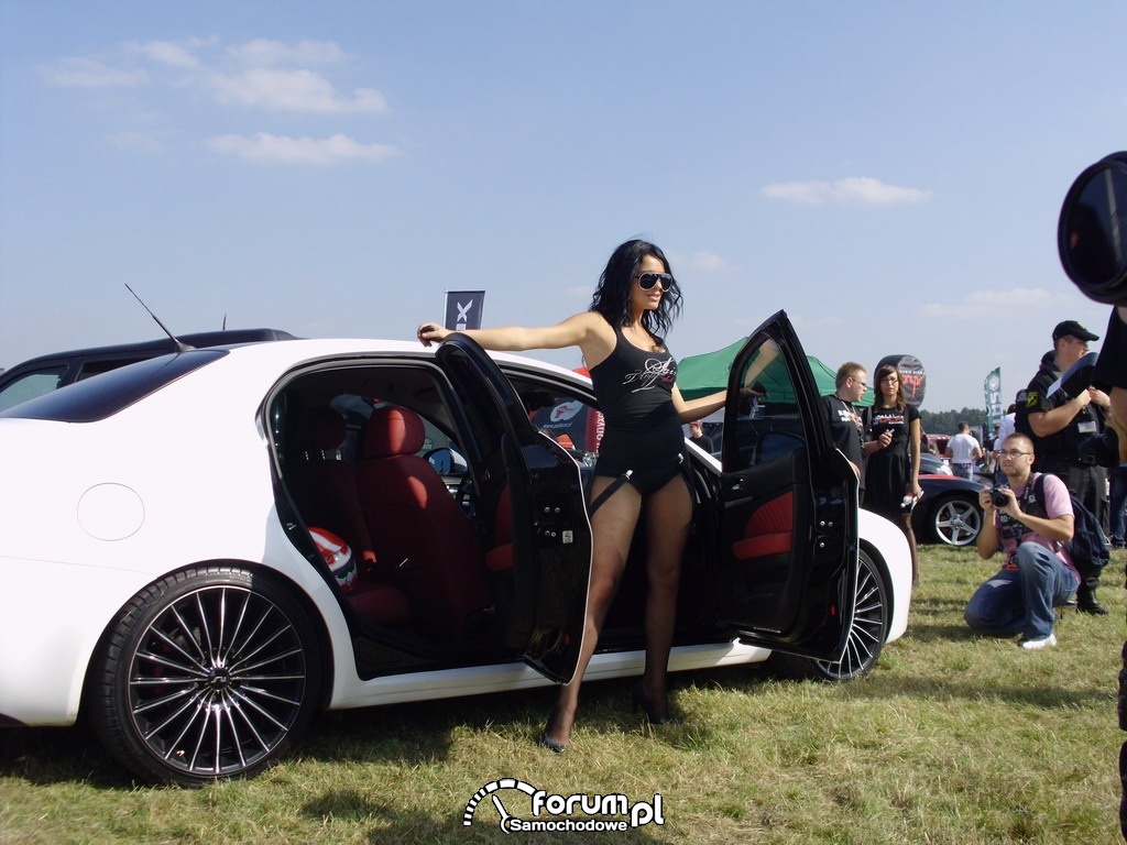 Dziewczyna i Alfa Romeo