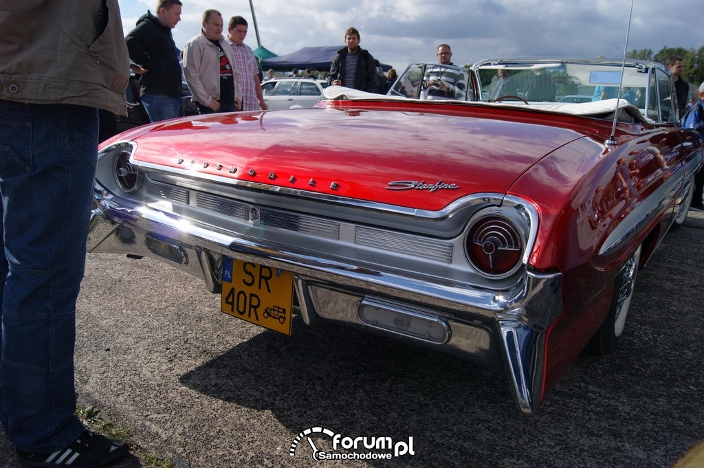 Oldsmobile Starfire 1961, tył