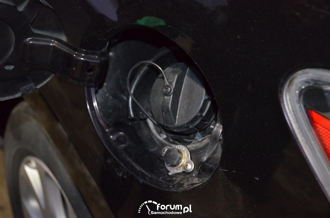 Mazda CX-7, wlew do tankowania LPG pod klapką