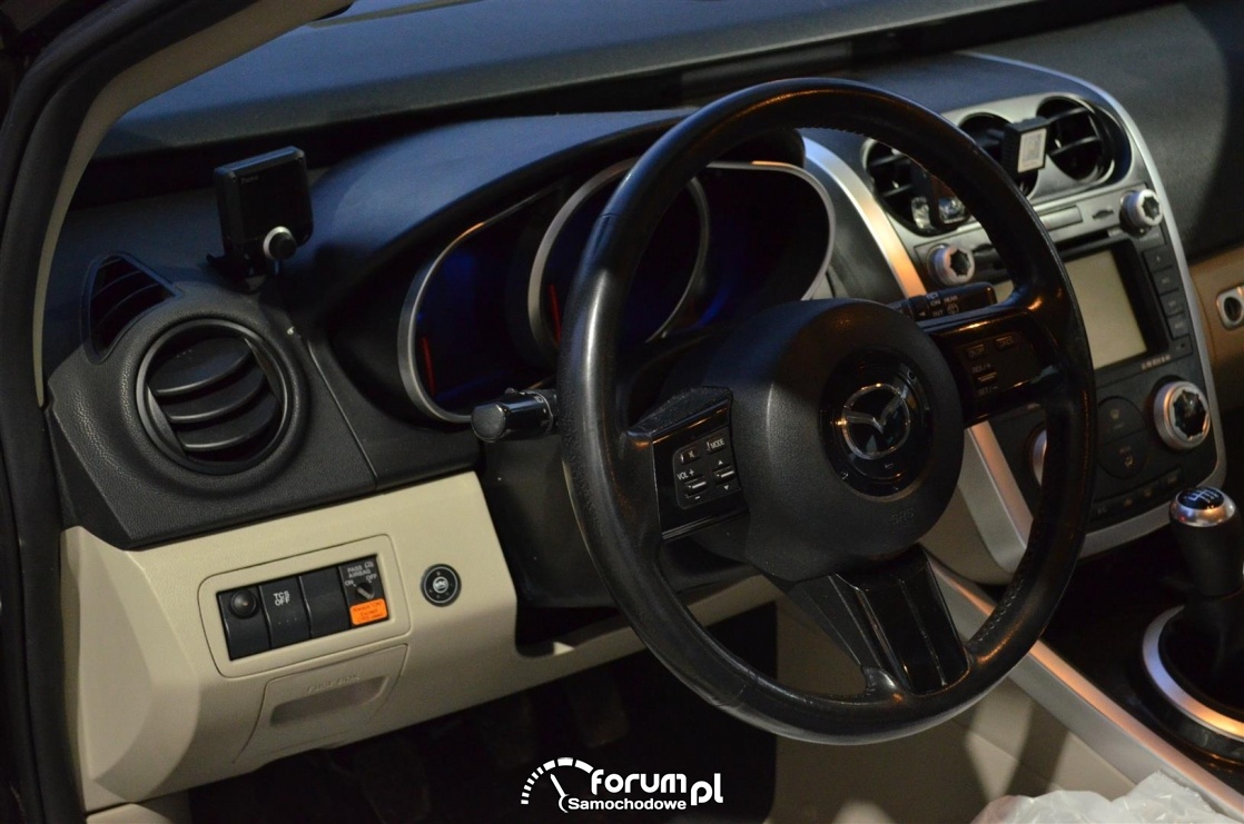 Mazda CX-7, wnętrze i centrlaka od LPG BRC