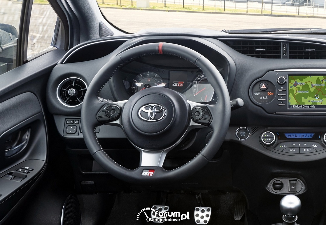 Deska rozdzielcza, kokpit, Toyota Yaris GRMN - hot hatch