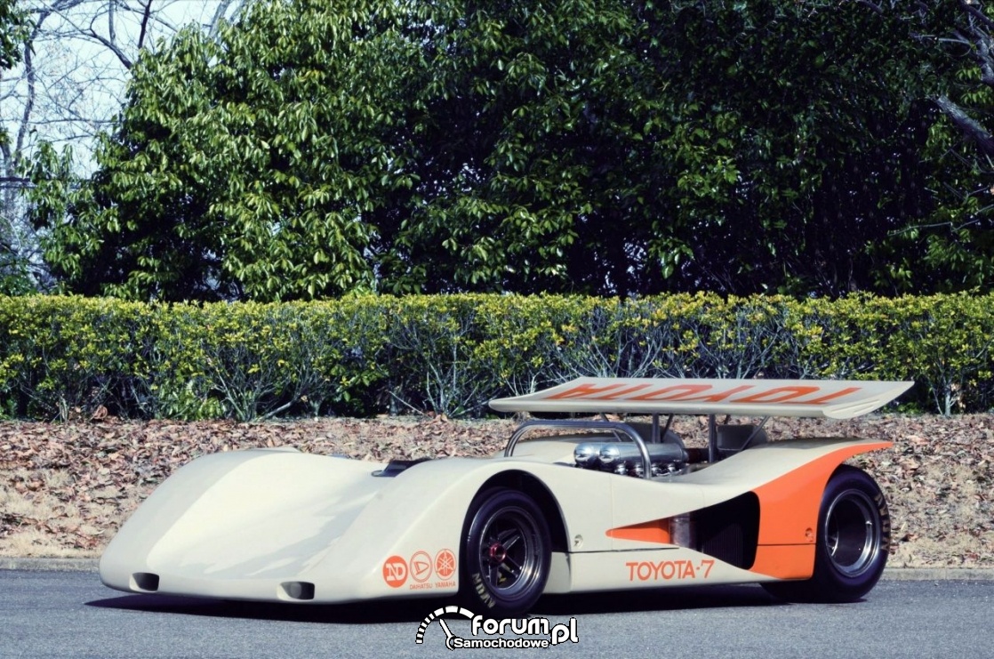 Pierwszy na świecie wyścigowy samochód z turbodoładowaniem