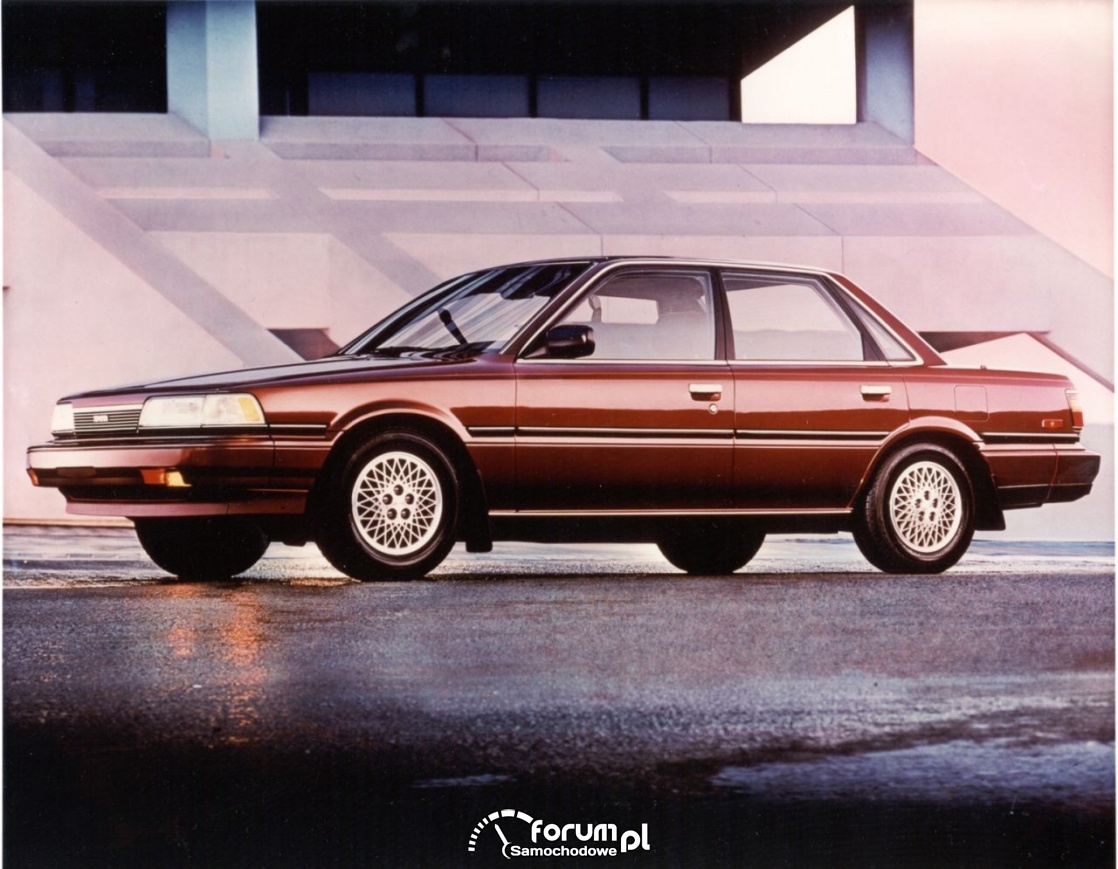 Toyota Camry sedan, 1990 rok