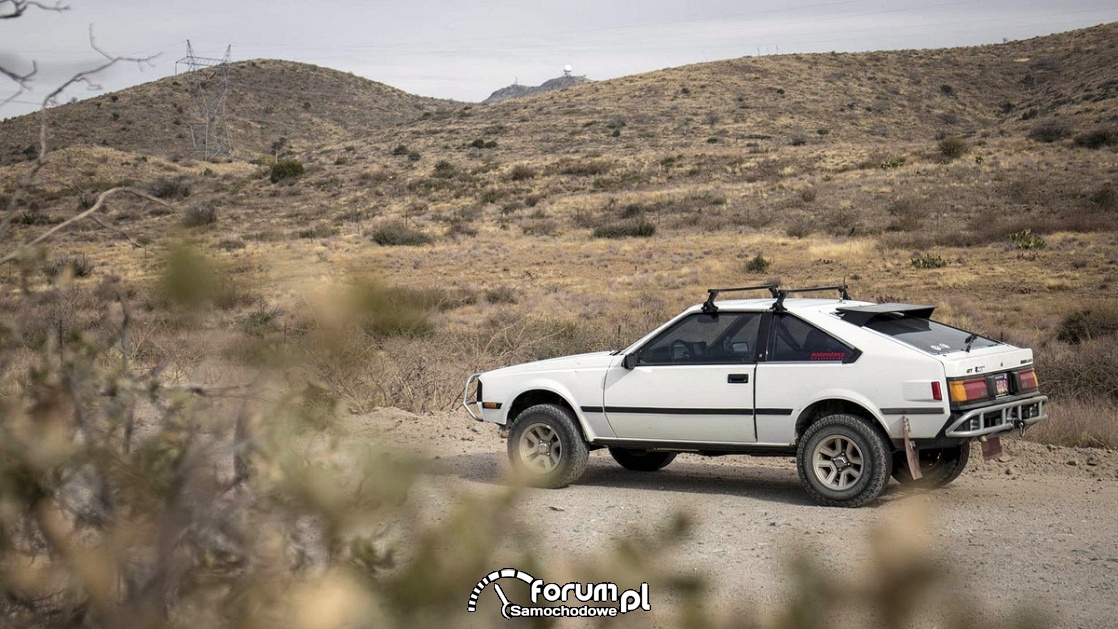 Toyota Celica przerobiona na wyścigową terenówkę!