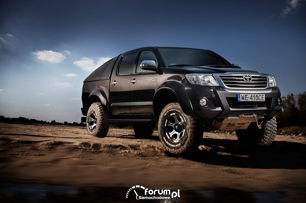 Toyota Avensis Emotion i Hilux Adventure - specjalne edycje