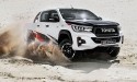 Toyota Hilux GR Sport, pustynia, piach